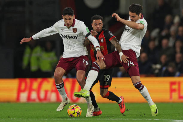 次傲然屹立 次傲然屹立