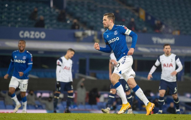 两者之间形 两者之间形